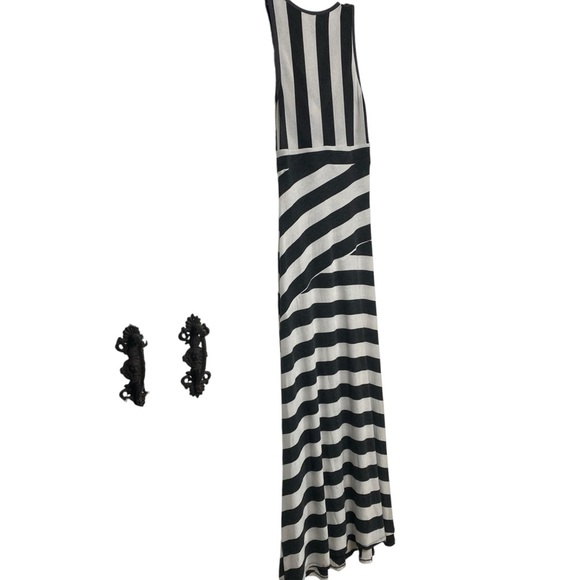GO COUTURE by Nordstroms Grey/white striped, SLIMMING,soft,V-neck Maxi-size XL - Picture 5 of 6